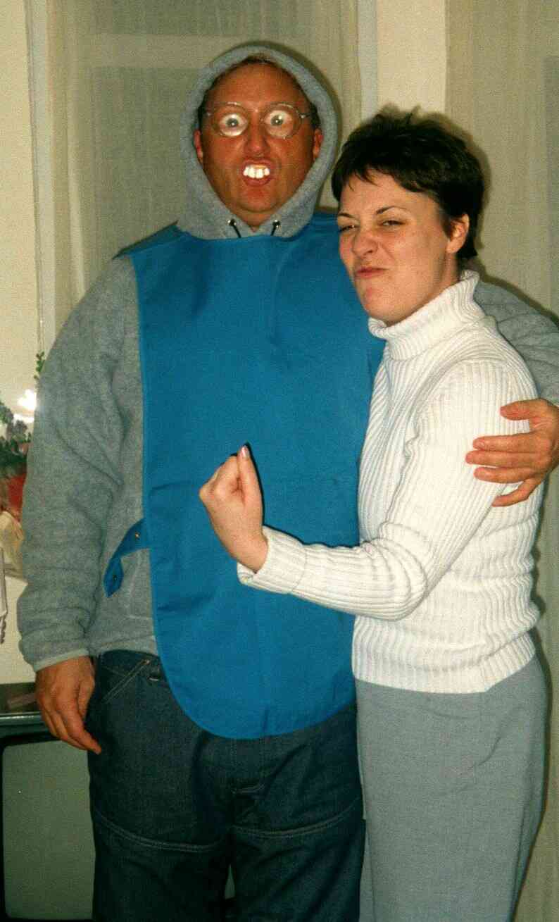 Julian & Amanda.JPG (57640 bytes)