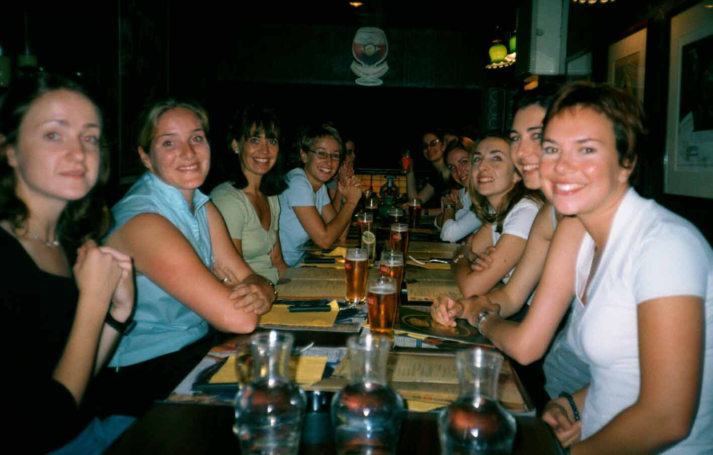 Everyone-round-the-table.jpg (61109 bytes)