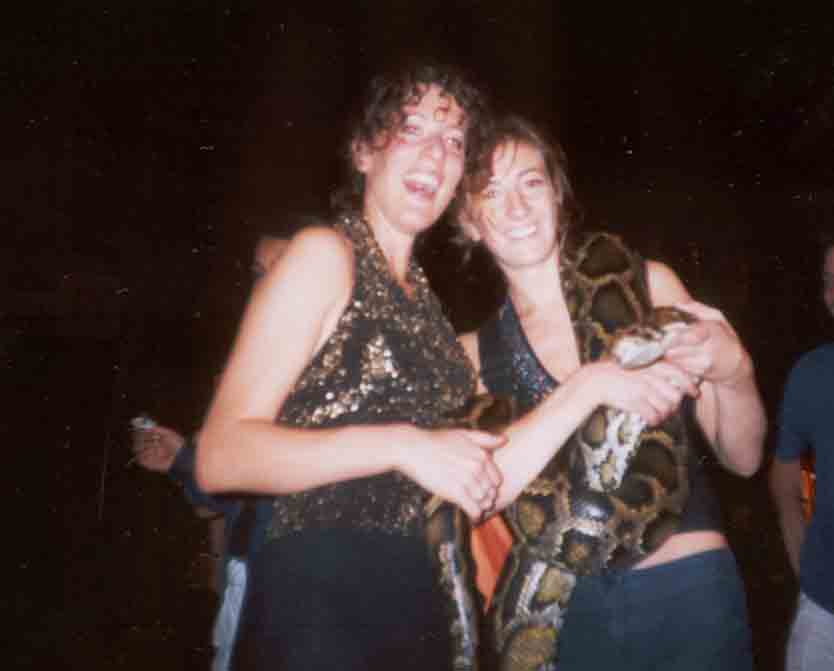 fran-andrea-&-snake.jpg (15183 bytes)