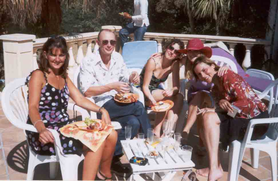 girls-in-the-sun.jpg (34281 bytes)