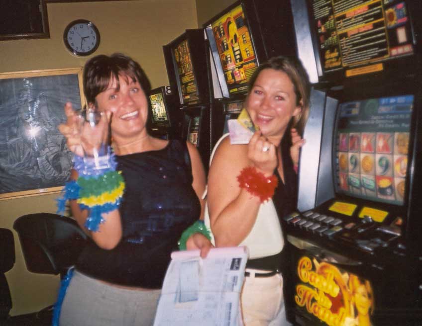 pokies win.jpg (50725 bytes)